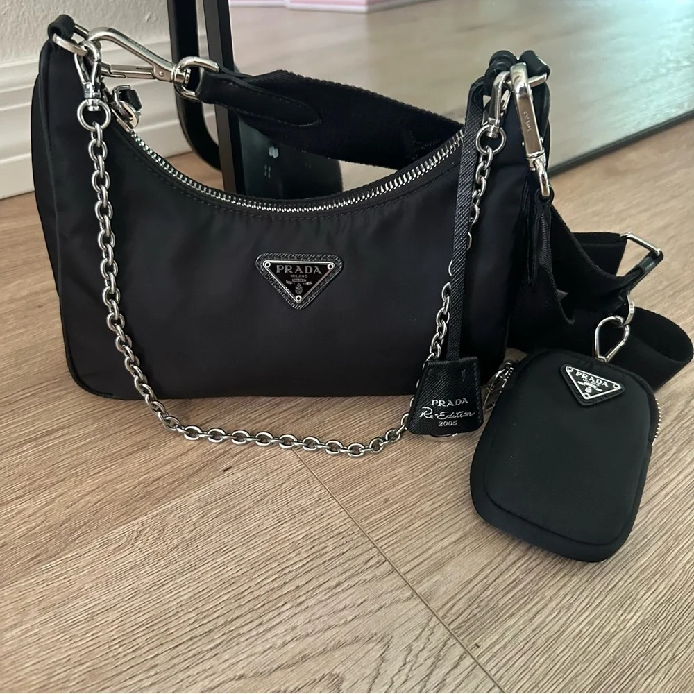 Authentic Prada Re-Edition 2005 Re-Nylon bag - Picture 2 of 10